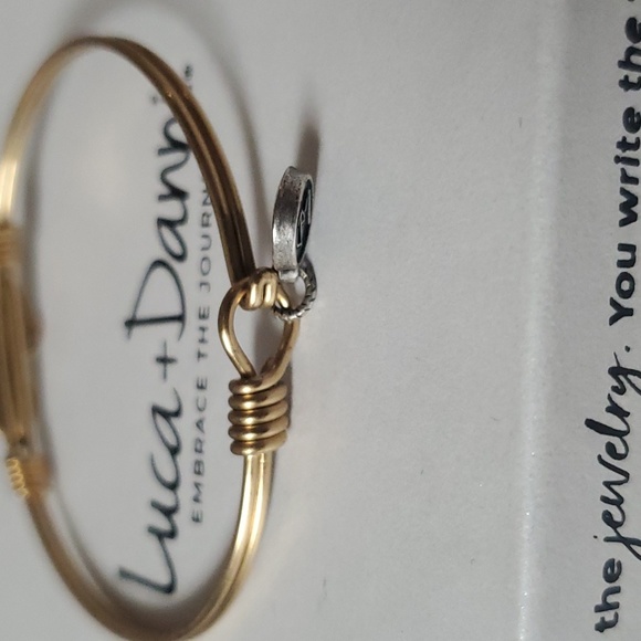 Luca + Danni Embrace the Journey Arrow Bracelet - Picture 4 of 5